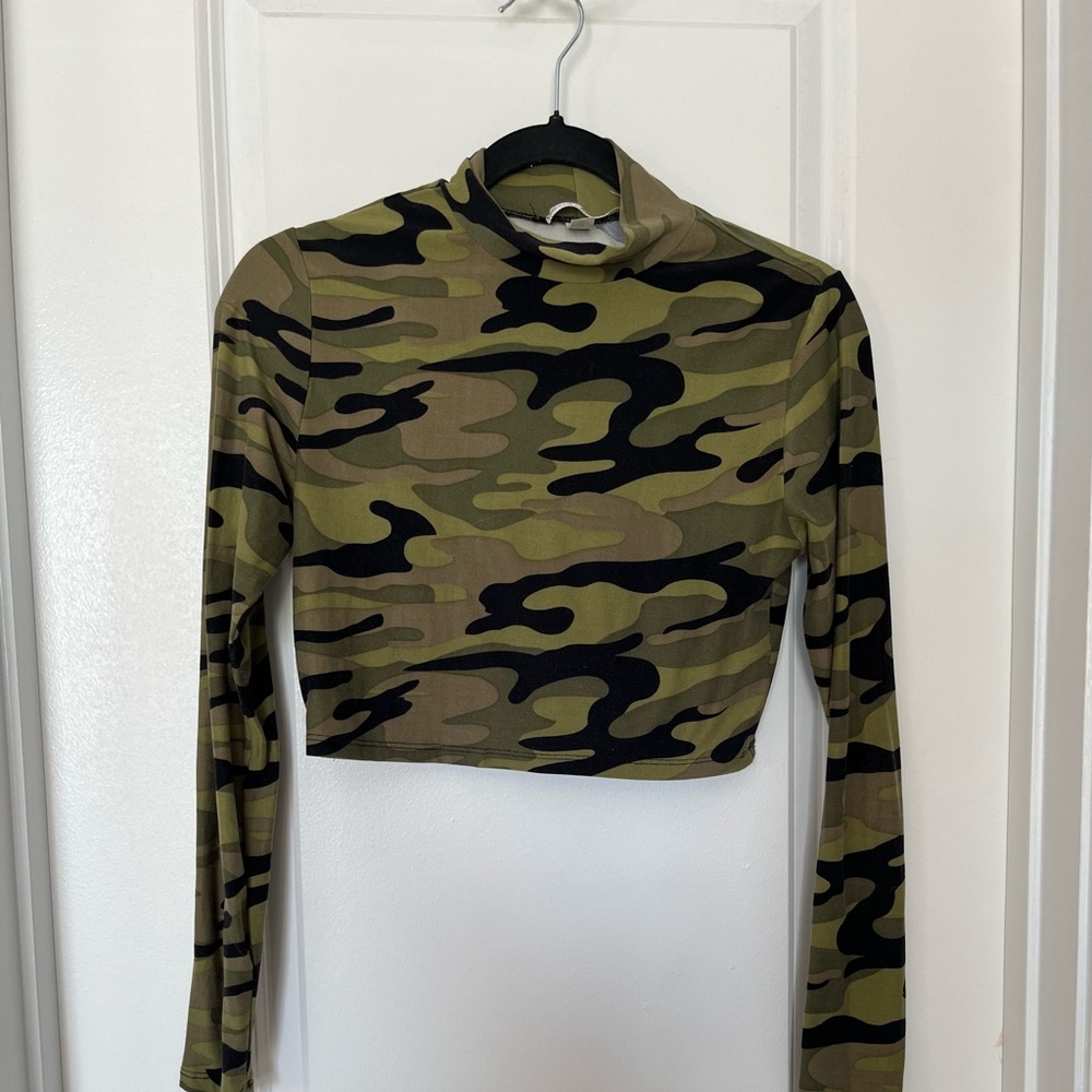 Derek Heart crop top